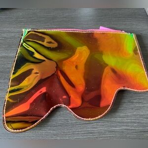 Holographic pouch